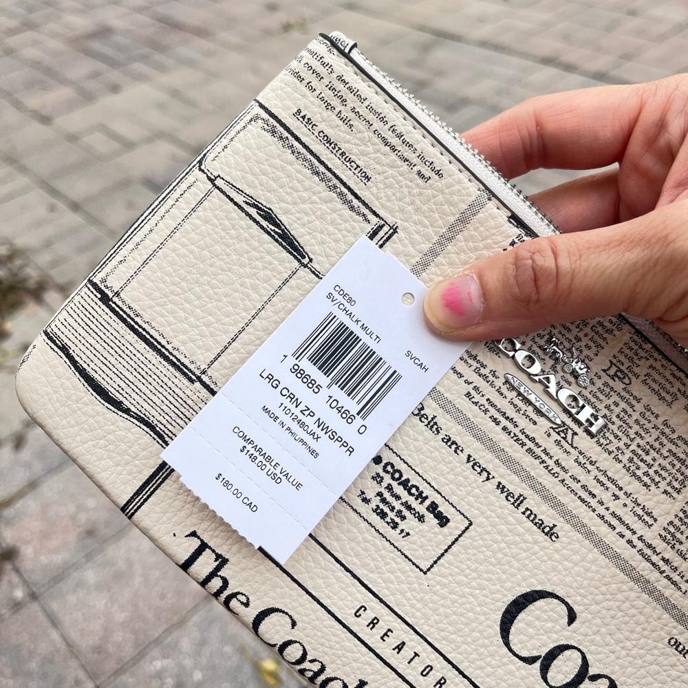 Coach Large Corner Zip Wristlet With Newspaper Print🎈🎈 - Picture 3 of 6